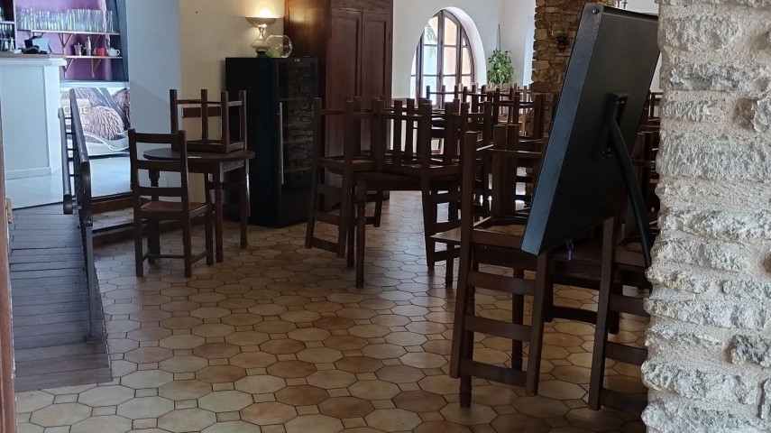 Location locaux restaurant luberon à reprendre - Pays d'Apt (84)